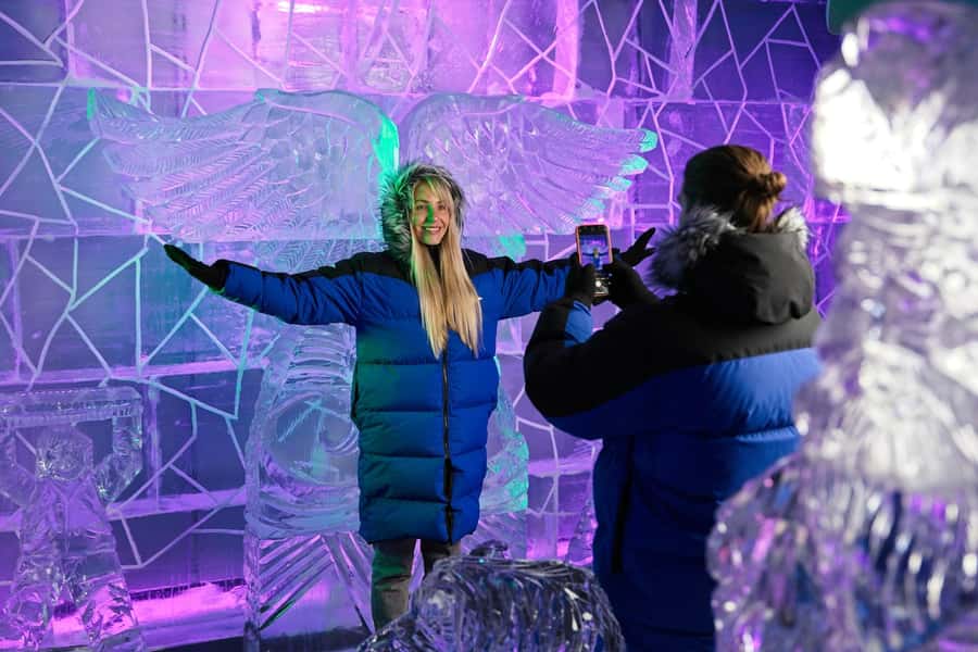 Queenstown: Ice Bar Entry with Warm Winter Gear and Drink - Getting warm before you get cold
