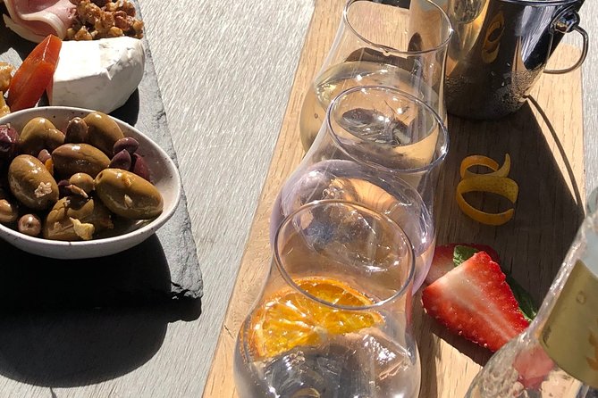 Red White & Brew - Wine, Gin & Beer Tour with Tastings from Adelaide - Pindarie combines wine, cheese, and lunch
