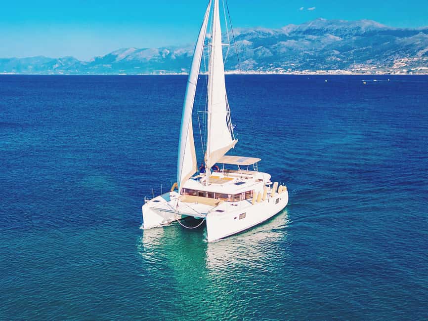 Rethymno Premium Catamaran Cruise: Healthy Lunch & Open Bar - Key points at a glance