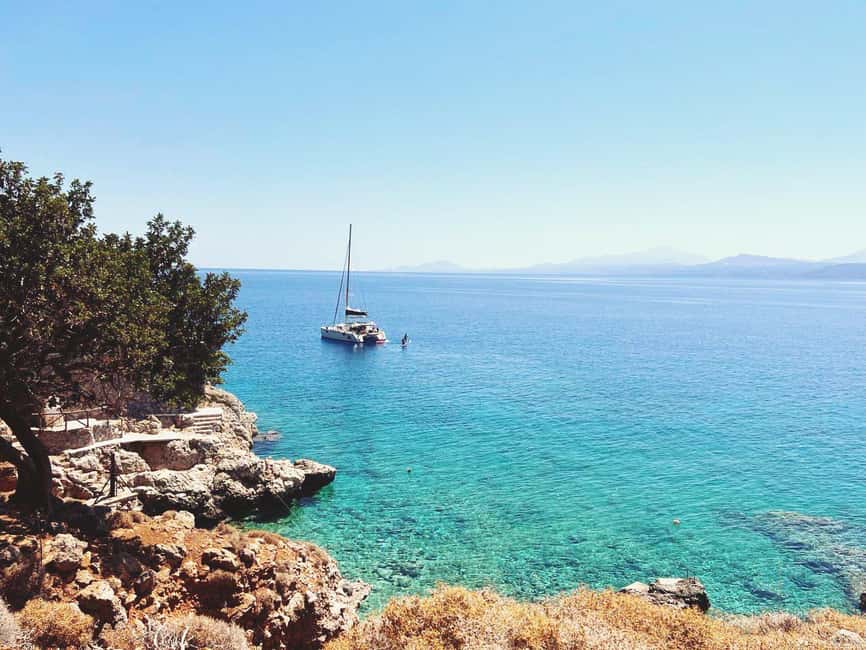 Rethymno Premium Catamaran Cruise: Healthy Lunch & Open Bar - Sailing back with music and open water