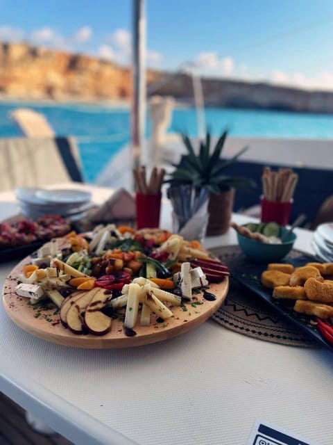 Rethymno: Sunset Catamaran Cruise - Sushi & Open Bar - The return sail and Cretan sunset