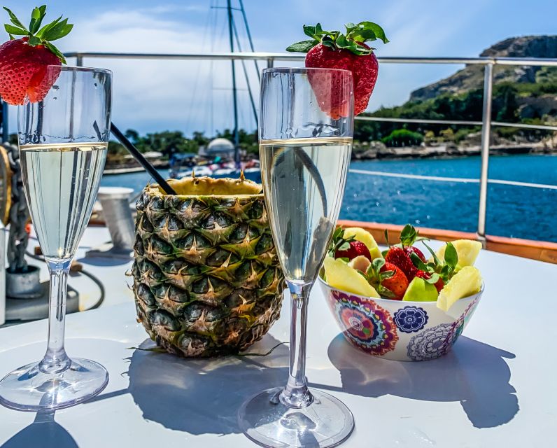 Rhodes: Cruise with 3 Stops, Lunch and Unlimited Drinks - Who will enjoy this Rhodes cruise most?