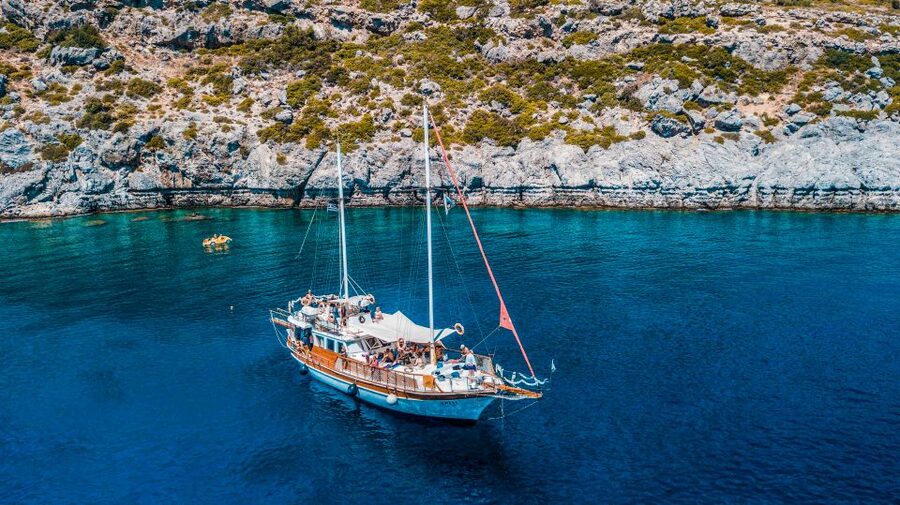 Rhodes: Cruise with 3 Stops, Lunch and Unlimited Drinks - The boat, seating, and shade