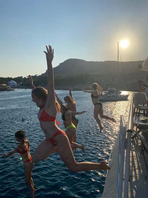 Rhodes: Sunset Cruise with Open Bar, Dinner, & Live Music - The bar begins before the boat reaches Kallithea