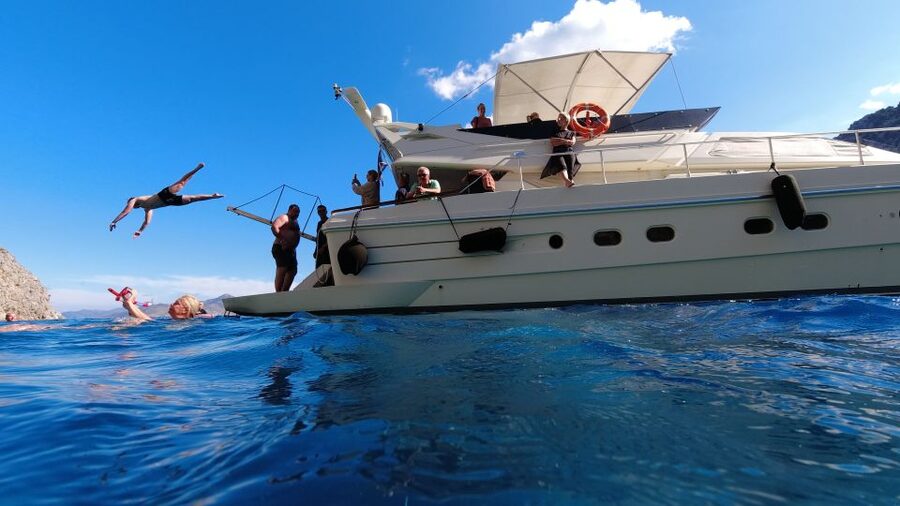 Rhodes: Symi Yacht Tour with Unlimited Drinks and Transfer - Who will enjoy this most