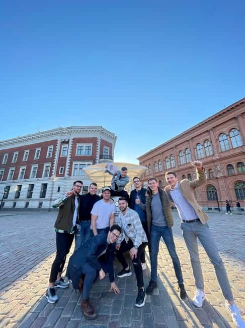 Riga: Old town pub & bar crawl, hidden gems, and local party - Starting the night in Riga’s Old Town
