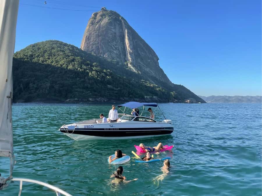 Rio de Janeiro: Boat Tour - Sunset with Beer - Arpoador and the Cagarras Islands