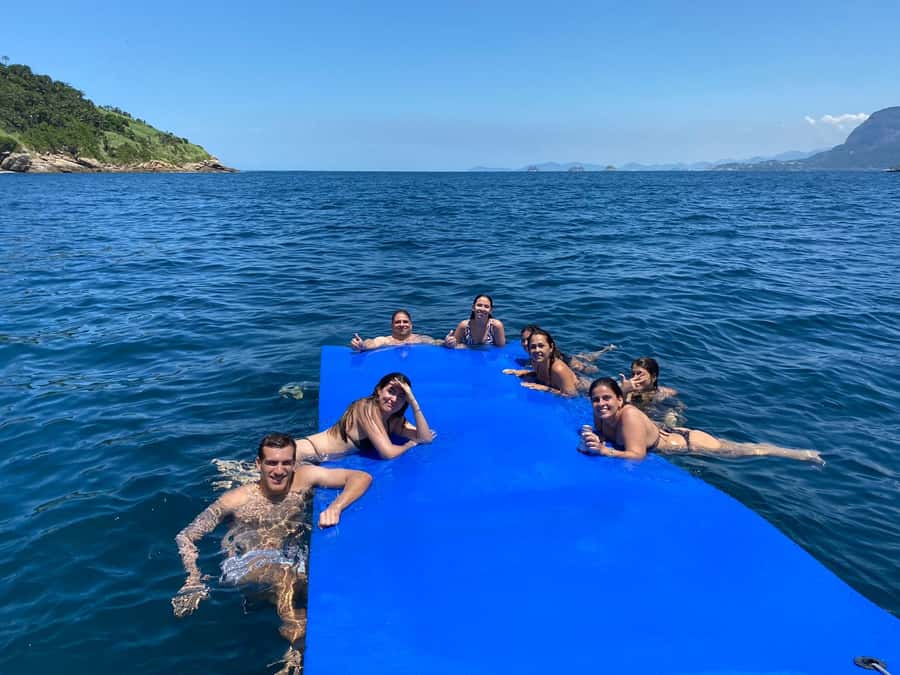 Rio de Janeiro: SpeedBoat Tour - Beach Tour with Beer - Copacabana and Arpoador from the water