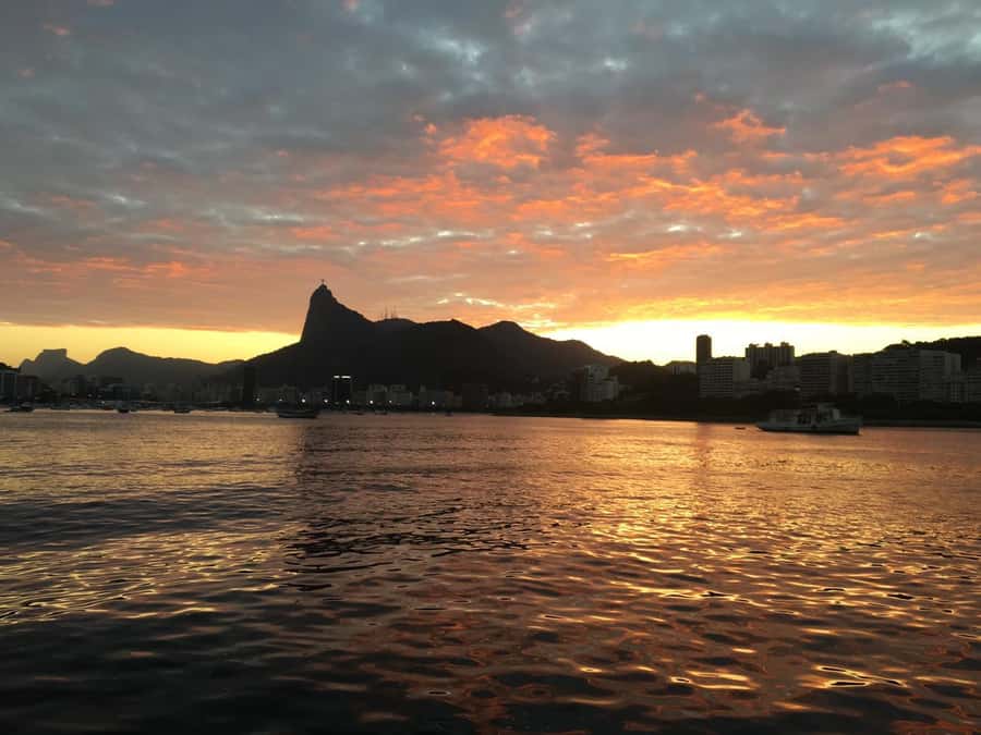 Rio de Janeiro: SpeedBoat Tour - Sunset with Beer - Copacabana Beach from the water