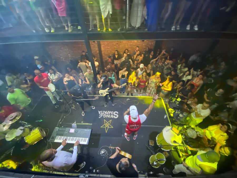 Rio: Pub Crawl in Lapa with Cachaça Tasting and Live Samba - What the $33 price really covers