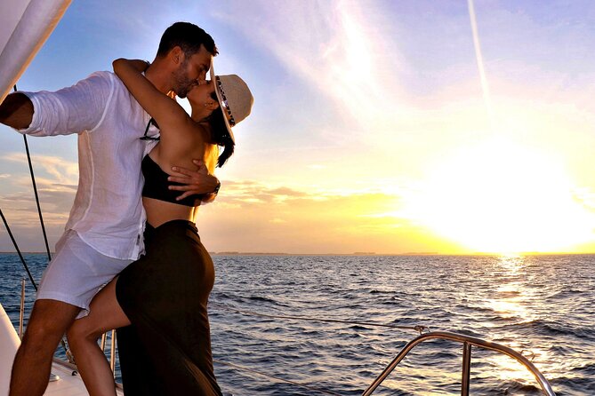 Riviera Maya Luxury Sunset Sailing plus Light Dinner and Open Bar - What the open bar actually adds