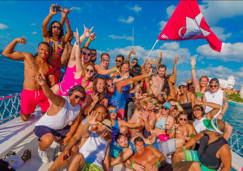 Rockstar Boat Party Cancun - Booze Cruise Cancun (18+) - The open bar, snacks, and real value