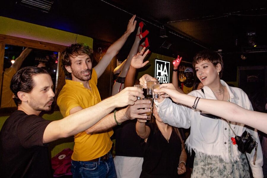 Rome: Forbidden History Walking Tour & Pub Crawl with Drinks - The social side: more than simply moving between bars