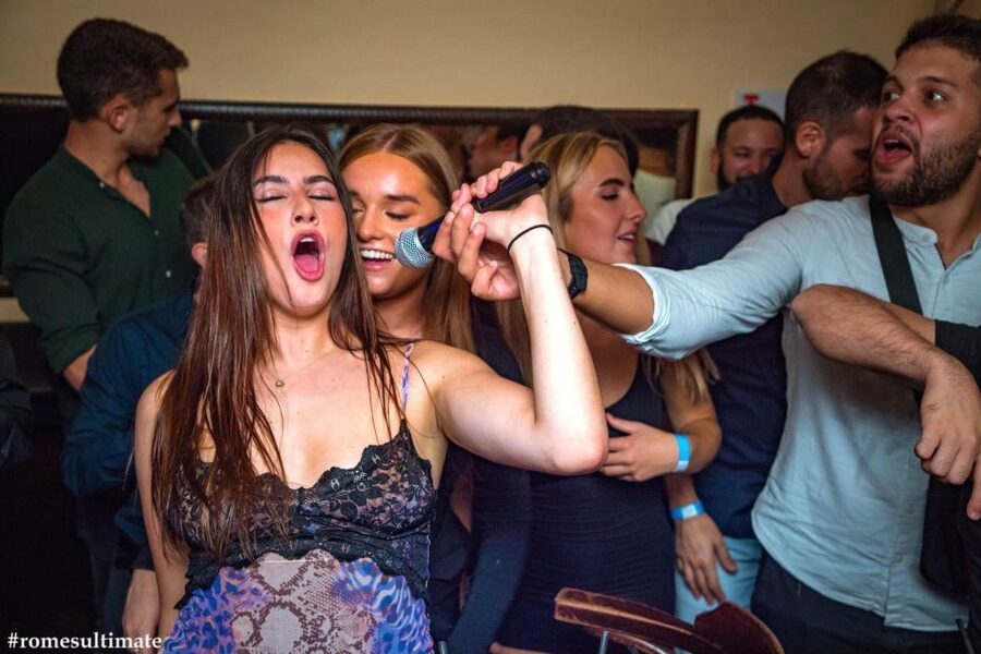 Rome: NYE Pub Crawl and Club - Two More Pubs and a Guided Walk
