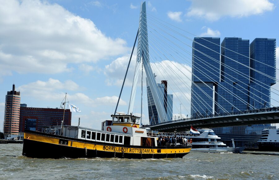 Rotterdam: Pub Cruise with Drinks and Bites - Two hours on the Maas, with Rotterdam as the view
