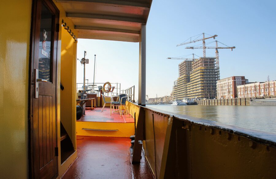 Rotterdam: Pub Cruise with Drinks and Bites - Six drinks and a small Dutch snack spread