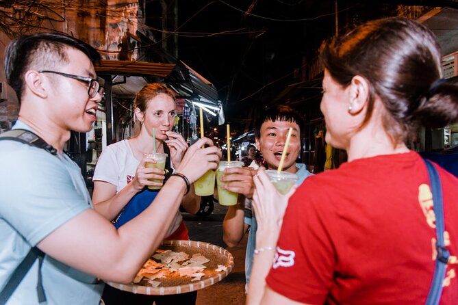 Saigon After Dark With Seafood, Beer & Live Music Bar - Seeing Ho Thi Ky Flower Market after dark