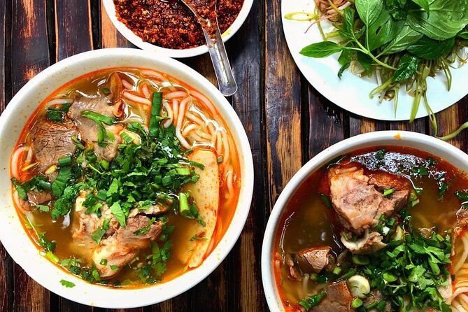 Saigon After Dark With Seafood, Beer & Live Music Bar - Rooftop views and the live music question