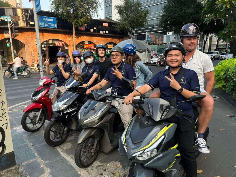Saigon: Craft Beer & Local Food Experience Tour On Motorbike - The 15-minute sightseeing ride and sunset stop