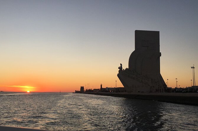 Sailboat Tour in Lisbon with drinks included | Morning and Sunset - Terreiro do Paço and the Return Across the River