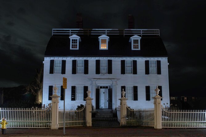 Salem Booze and Brews Haunted Pub Crawl by US Ghost Adventures - Meeting at East India Square