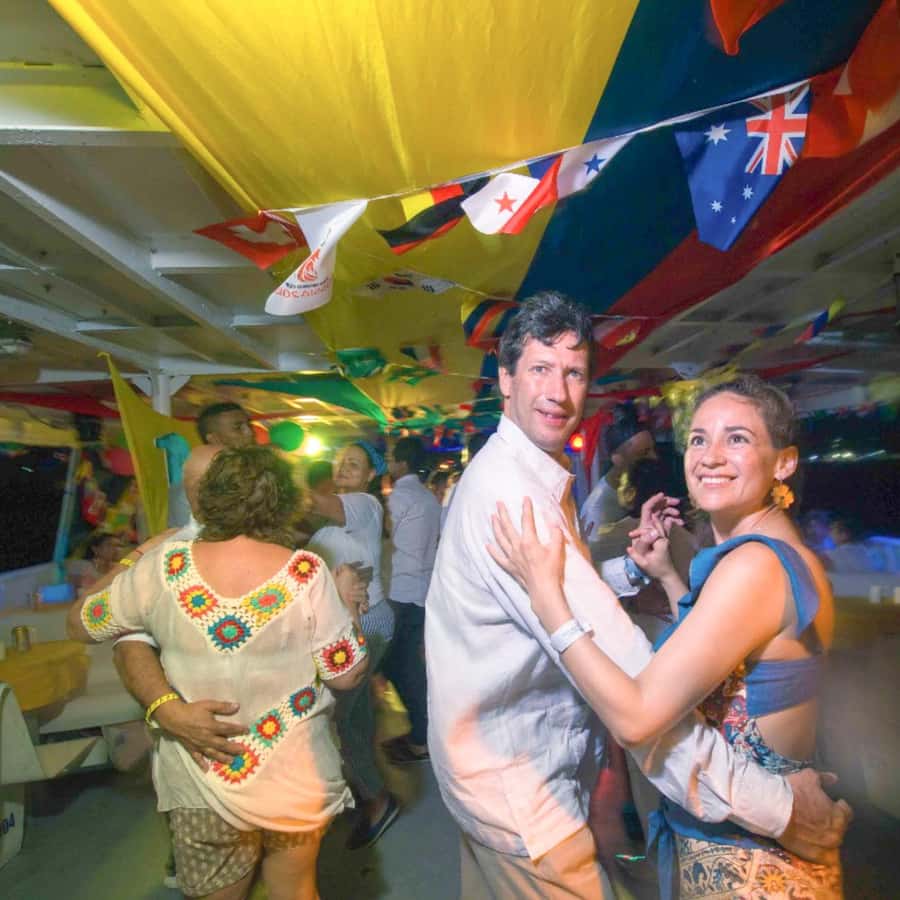 San Andres: White Party on boat with open bar, dinner and dancers! - Dinner from the seafood and meat buffet