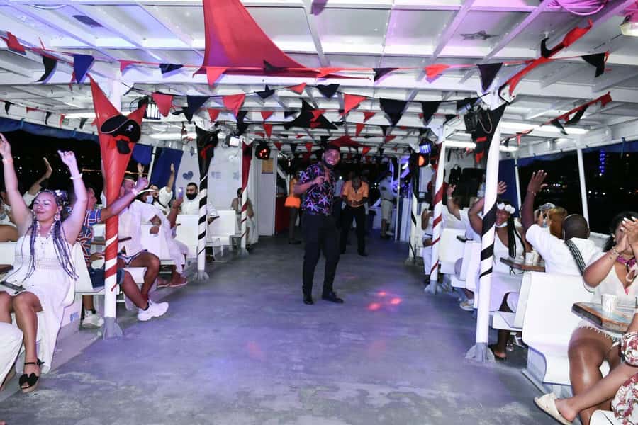 San Andres: White Party on boat with open bar, dinner and dancers! - The three-hour flow