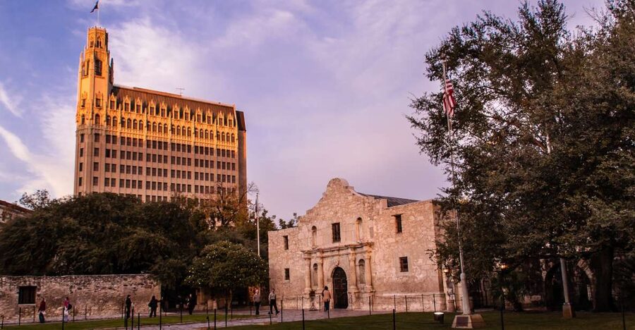 San Antonio: Guided Haunted Pub Crawl - Haunted streets, crimes, and the city’s darker past