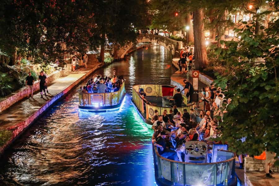 San Antonio: Spirits & Spirits Haunted Pub Crawl - Starting with spirits at the Crockett Hotel