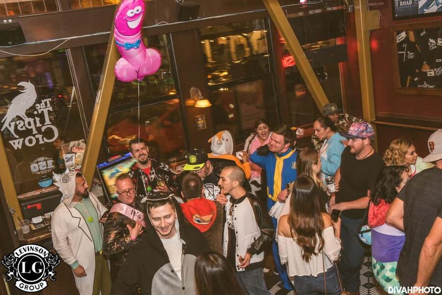 San Diego: Downtown Bar Crawl Party Pass - Following the guided route through four to six venues