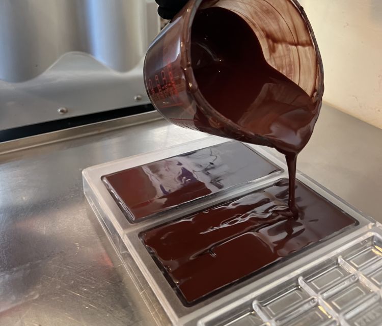 Santa Barbara: Chocolate Bar and Art Box Making Workshop - Tasting chocolate and cacao husk tea