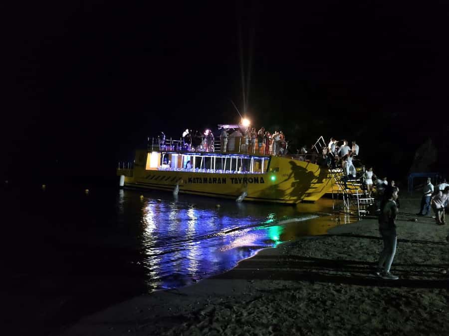 SANTAMARTA: White Night Tour in Katamaran with open bar - Two hours of sailing with music