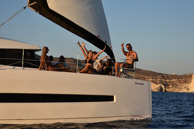 Santorini Catamaran Cruise with Fresh Meal and Open Bar - The best parts of the cruise at a glance