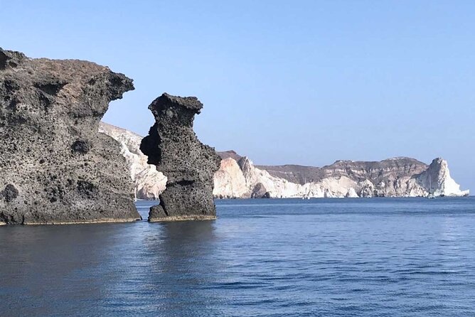 Santorini Catamaran Cruise with Greek Meal, Open-Bar and Sunset - Sunset or morning: choose carefully