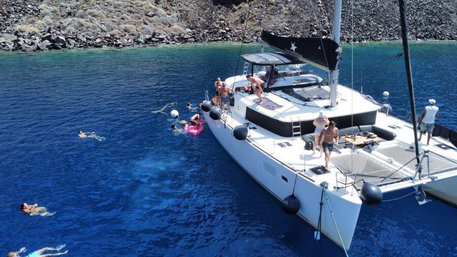 Santorini Catamaran Cruise with Swimming, Meal and Open Bar - Key points at a glance