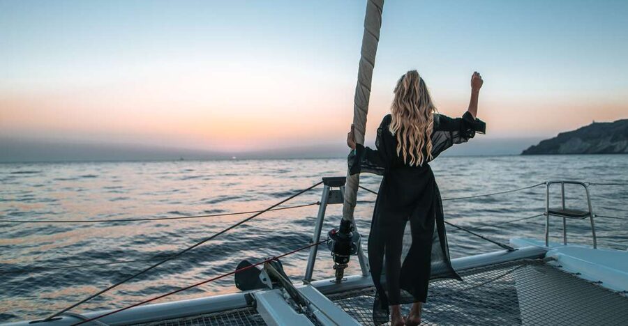 Santorini Catamaran Cruise with Swimming, Meal and Open Bar - Weather, seasons, and what to bring