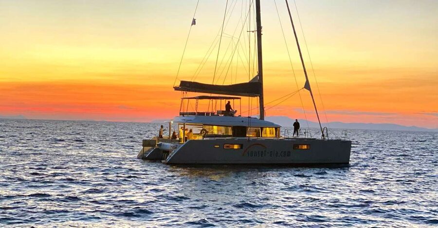 Santorini: Luxurious Catamaran Cruise with Meal & Open Bar - Key points at a glance