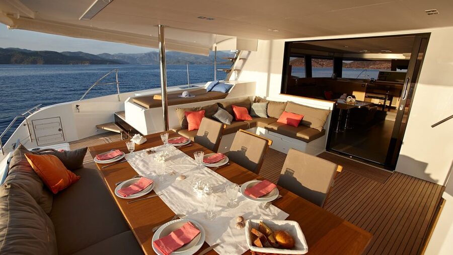 Santorini: Luxurious Catamaran Cruise with Meal & Open Bar - Why this catamaran trip works well