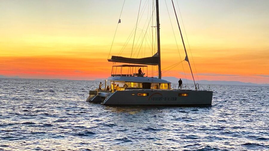 Santorini: Luxurious Catamaran Cruise with Meal & Open Bar - White Beach, the longest stop, and lunch