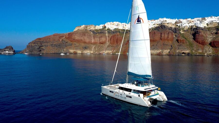 Santorini: Luxurious Catamaran Cruise with Meal & Open Bar - Sailing the caldera between stops