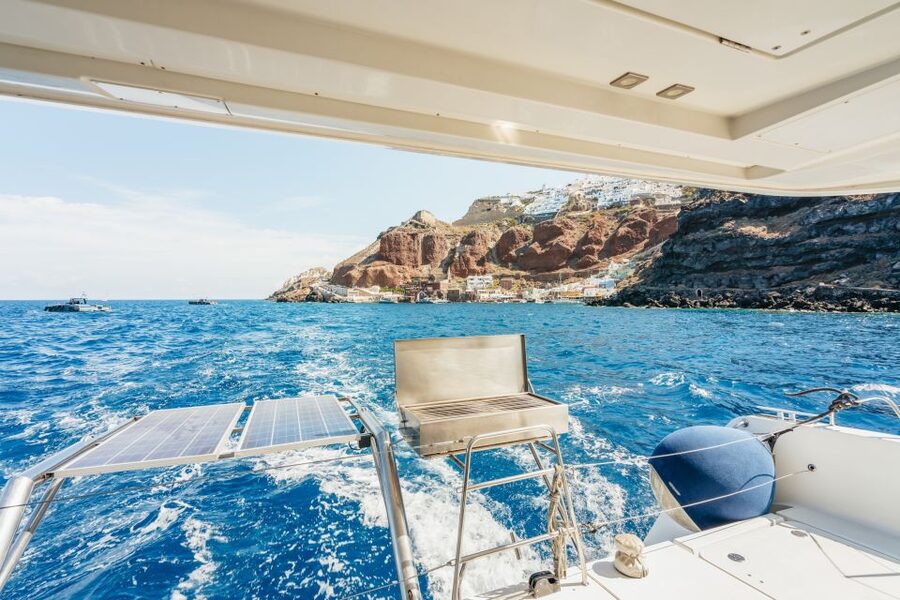 Santorini: Luxury Catamaran Day Trip with Meal and Open Bar - A generous Greek meal on the catamaran