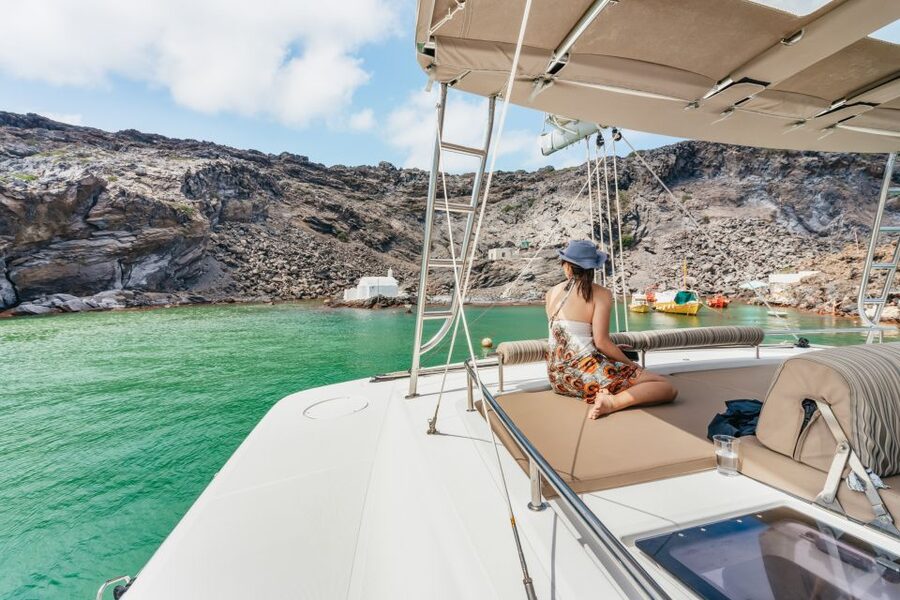 Santorini: Luxury Catamaran Day Trip with Meal and Open Bar - Who should book this catamaran trip?