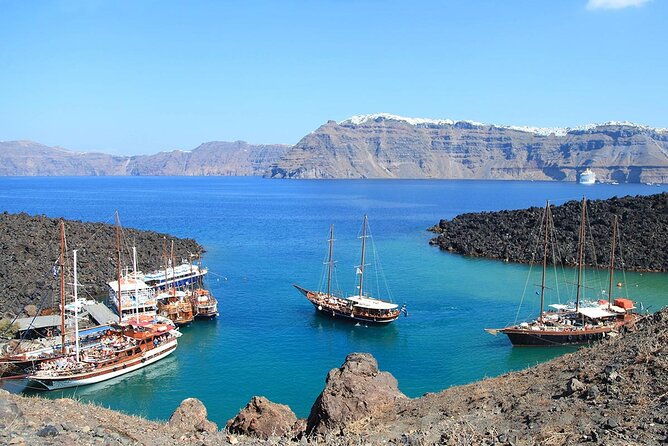 Santorini Sunset Sailing Cruise: Dinner, BBQ, Open Bar, Transfers - The sunset return to Vlychada