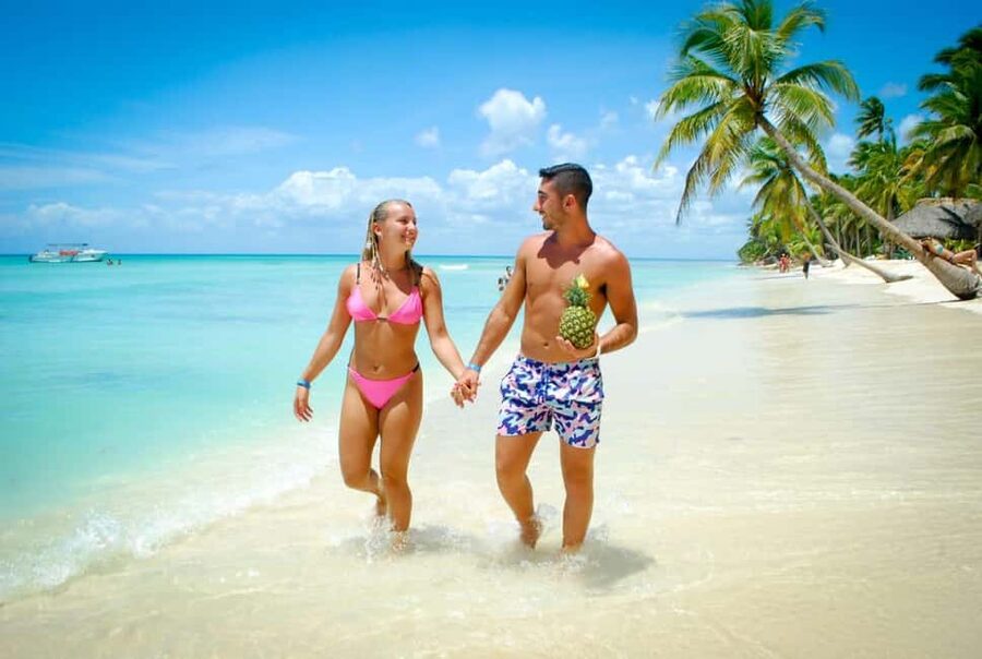 SAONA ISLAND: Catamaran Boat with Open Bar, Lunch and More.. - Speedboat to the natural pool