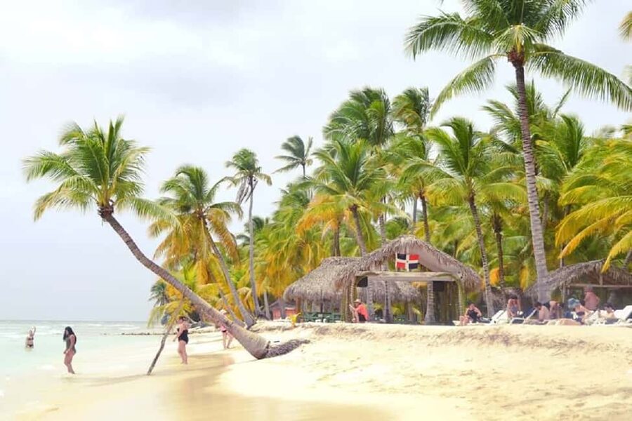 SAONA ISLAND: Catamaran Boat with Open Bar, Lunch and More.. - Catamaran sailing with drinks and entertainment