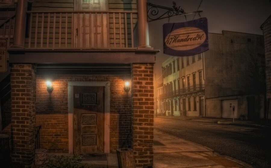 Savannah: Haunted Pub Crawl - Starting at Churchill’s with Savannah after dark