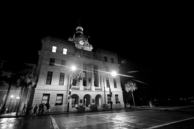 Savannah Haunted Pub Crawl Walking Tour - The Marshall House and Civil War-era stories