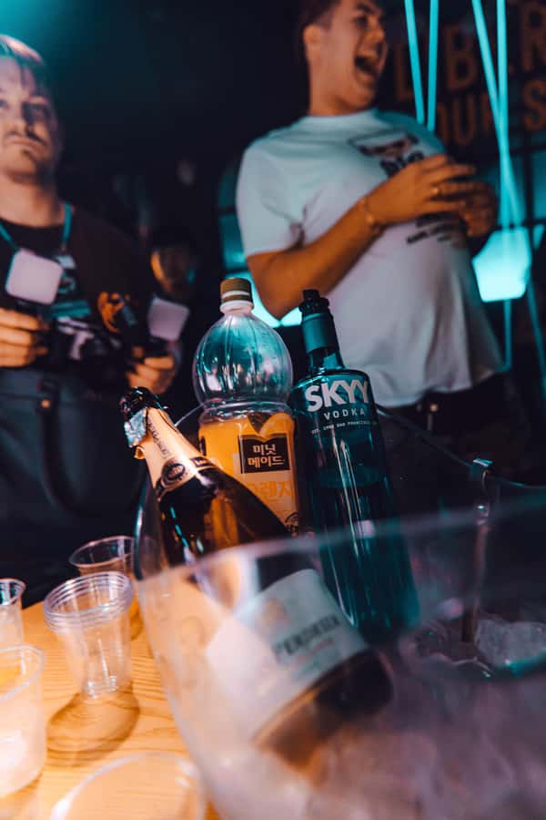 Seoul: Premium Pub Crawl with Open Bottles - The first stop: meeting the group and getting settled