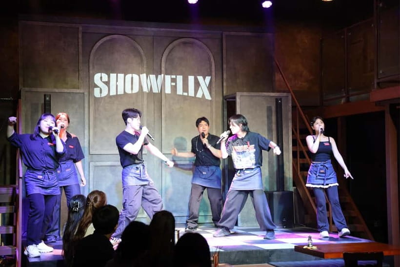 Seoul: Showflix Korean Musical Pub - The opening performance: music, jokes, and quick audience contact