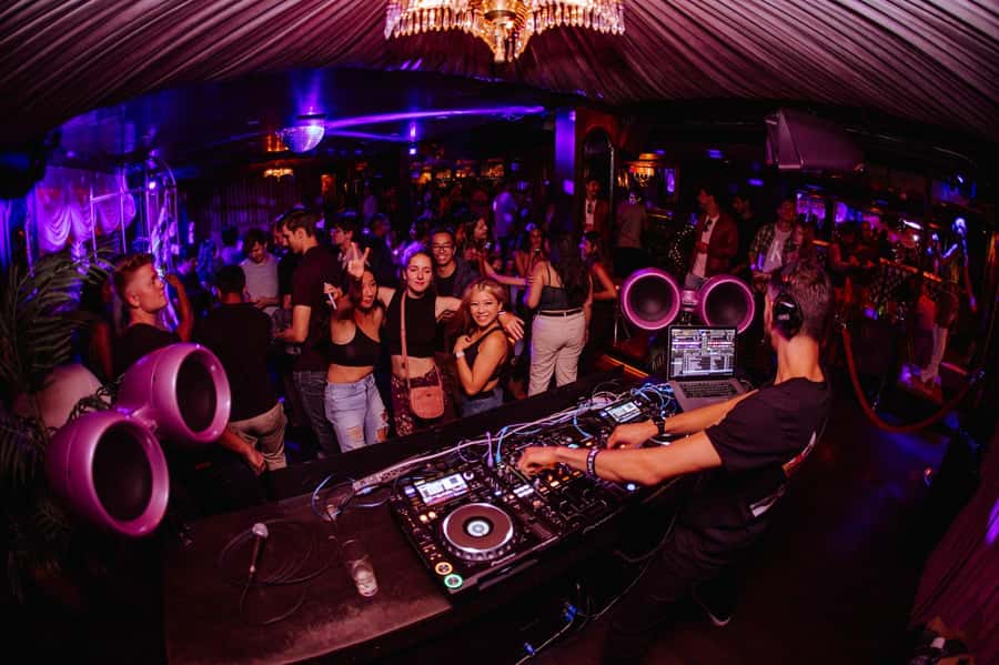 SF Pub Crawl and Clubbing Experience - Starting in Nob Hill and Union Square